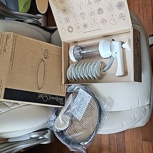 Pampered Chef cookie press amd tart quiche pan NIB